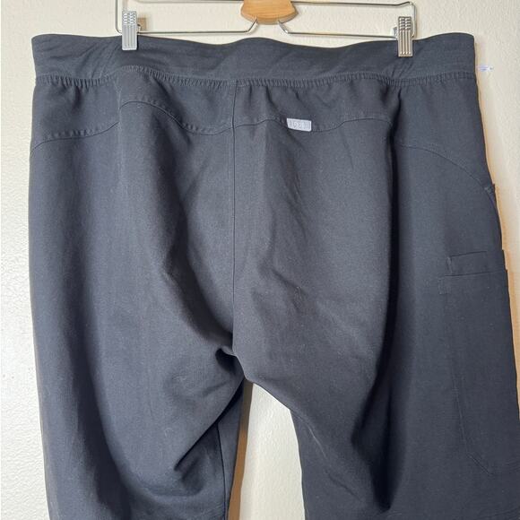 FIGS Women's 2XL XXL Kade Cargo Scrub Pants in Black - Picture 7 of 8